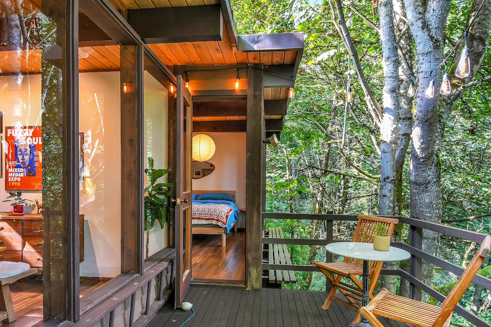 A Mid-Century Home in the Pacific Northwest, Surrounded by Trees